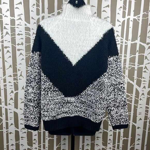 Bar III Black & White Eyelash & Popcorn Mixed Knit Mock Neck Sweater sz S - Picture 3 of 11